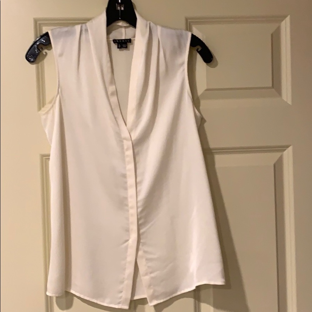 Sleeveless blouse
